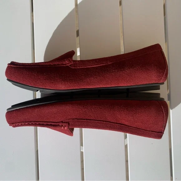 Vionic burgundy suede loafers size 8.5 - Picture 13 of 16